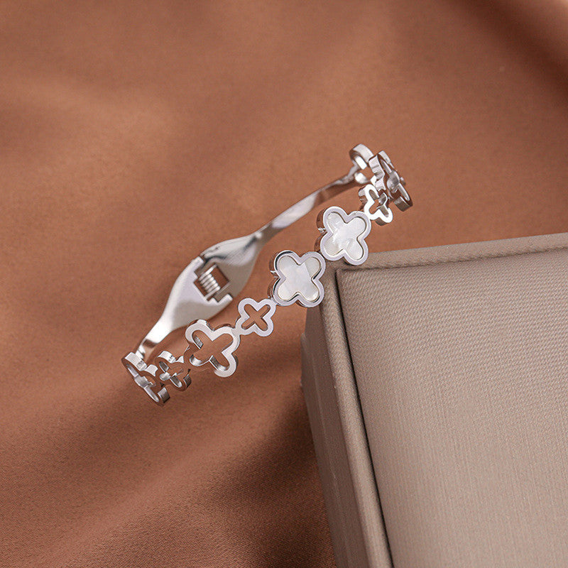 Silver-Plated Anti Tarnish Clover Themed Charm Bracelet