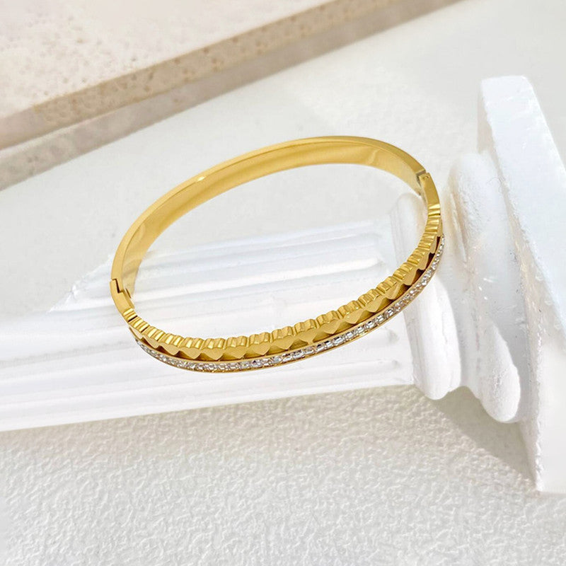 Gold Plated Stainless Steel Anti Tarnish Heart Themed Bracelet