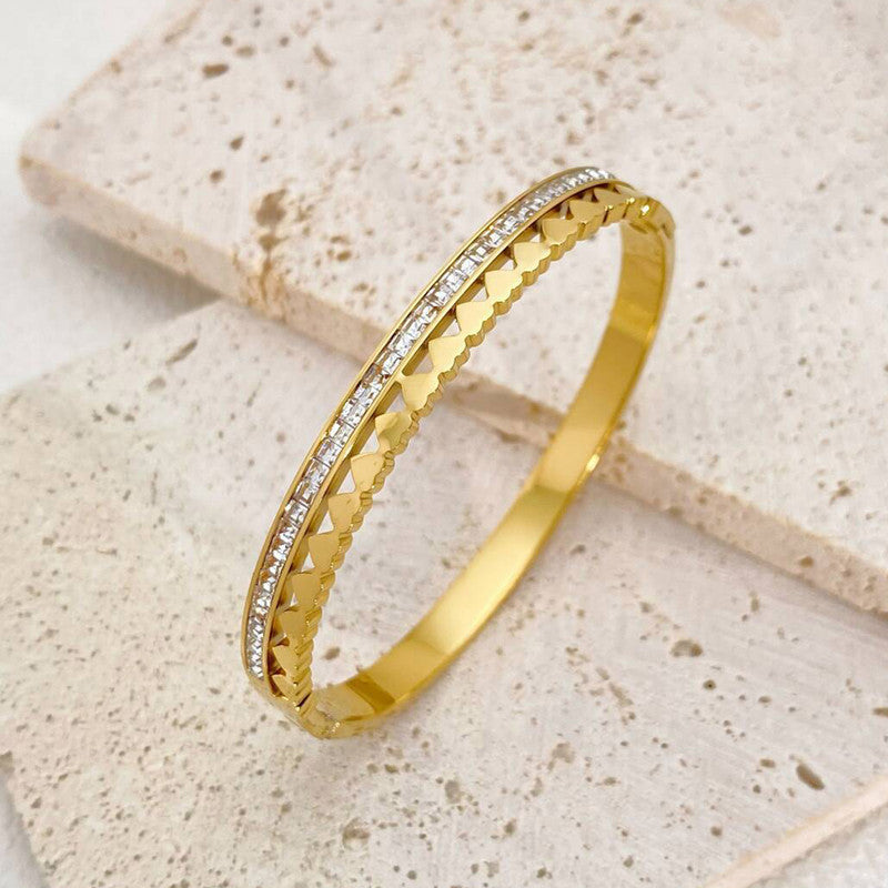 Gold Plated Stainless Steel Anti Tarnish Heart Themed Bracelet