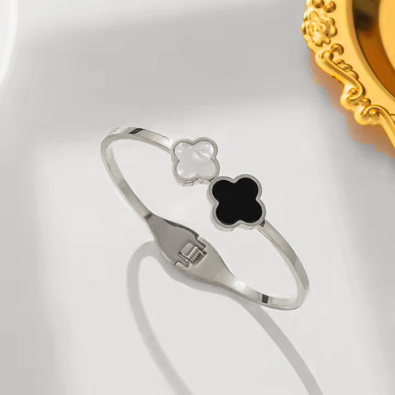 Stainless Steel Silver-Plated Bangle-Style Anti Tarnish Clover Bracelet