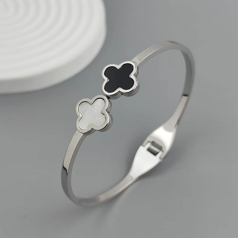 Stainless Steel Silver-Plated Bangle-Style Anti Tarnish Clover Bracelet