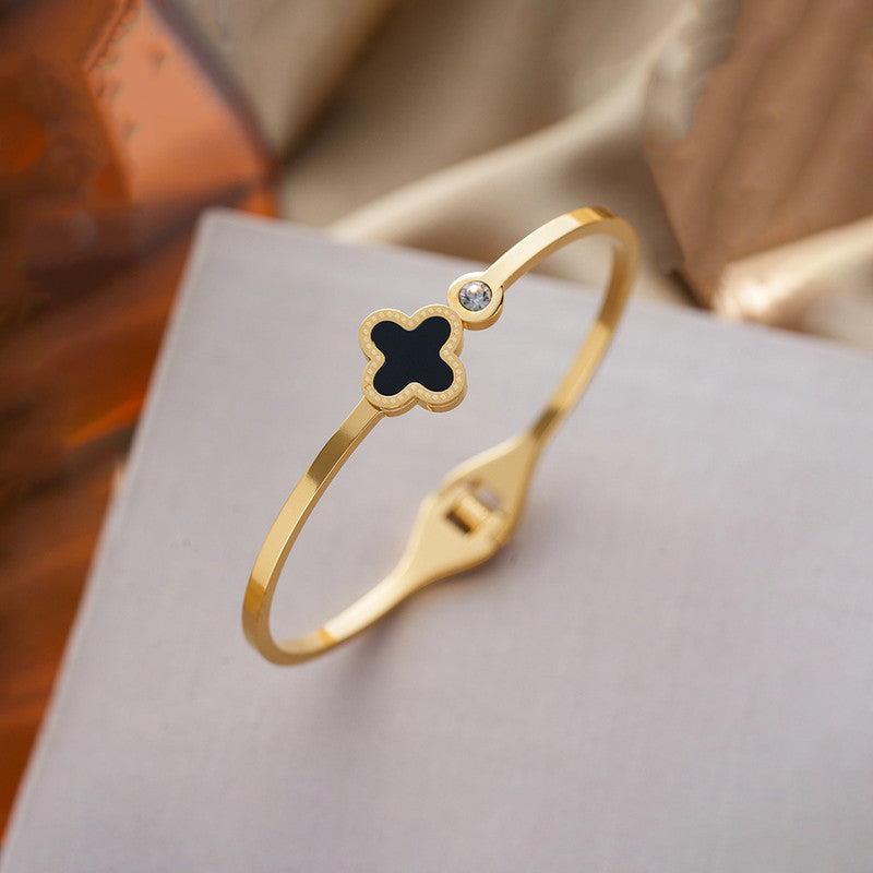 Stainless Steel Gold-Plated Bangle-Style Anti Tarnish Clover Bracelet