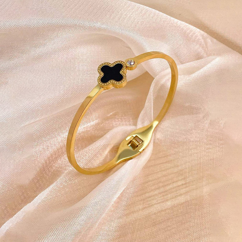 Stainless Steel Gold-Plated Bangle-Style Anti Tarnish Clover Bracelet