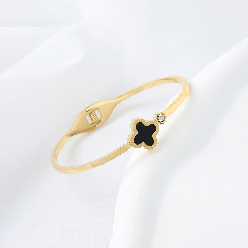 Stainless Steel Gold-Plated Bangle-Style Anti Tarnish Clover Bracelet