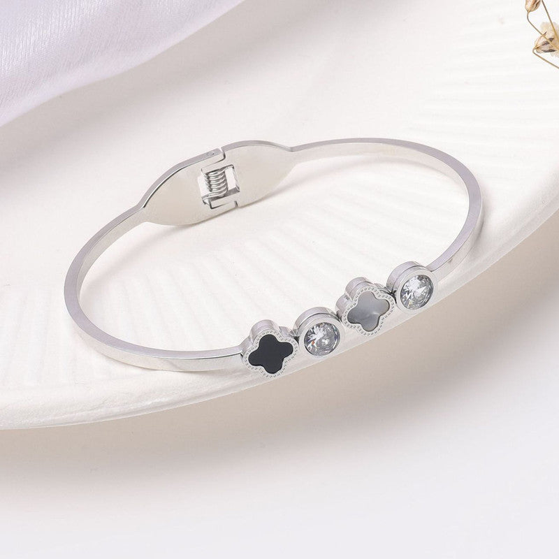 Stainless Steel Silver Plated Mother of Pearls Leaf Clover Anti-Tarnish Bracelet For Women