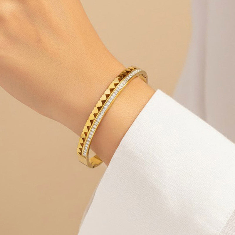 Gold Plated Stainless Steel Anti Tarnish Heart Themed Bracelet