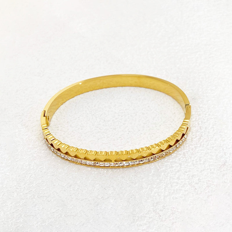 Gold Plated Stainless Steel Anti Tarnish Heart Themed Bracelet